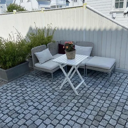 Apartment Modern In Classic House, Close To And Center *