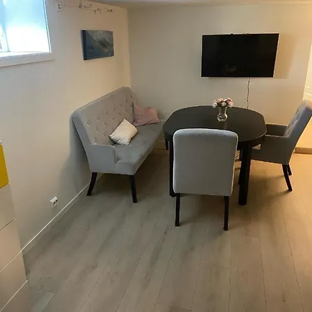Apartment Modern In Classic House, Close To And Center